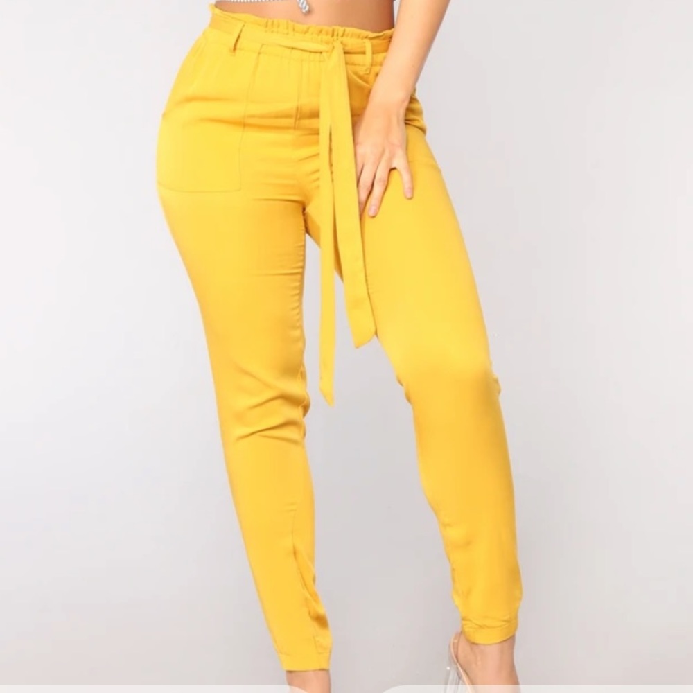New Classic tie waits pants